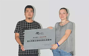 意大利佩魯賈美術(shù)學(xué)院Meri Tancredi教授來我校指導(dǎo)教學(xué)