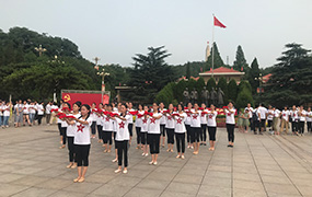 樂達(dá)教育集團(tuán)組織高一夏令營全體同學(xué)參加愛國教育活動 - 西柏坡之行