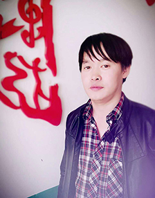 李偉
